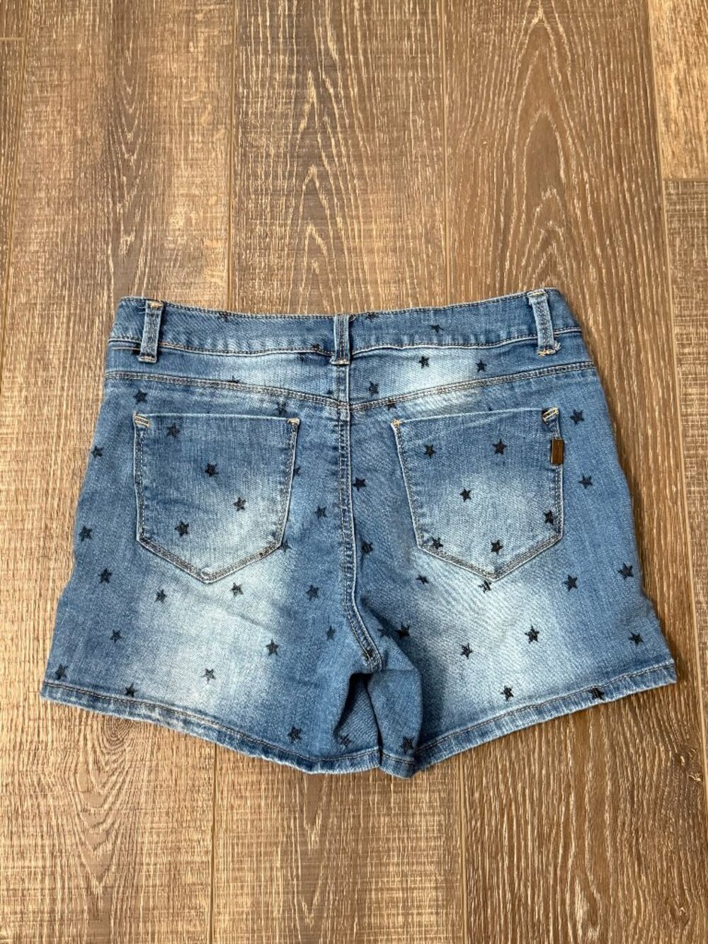 1822 Denim Star Print Shorts - Size 8
